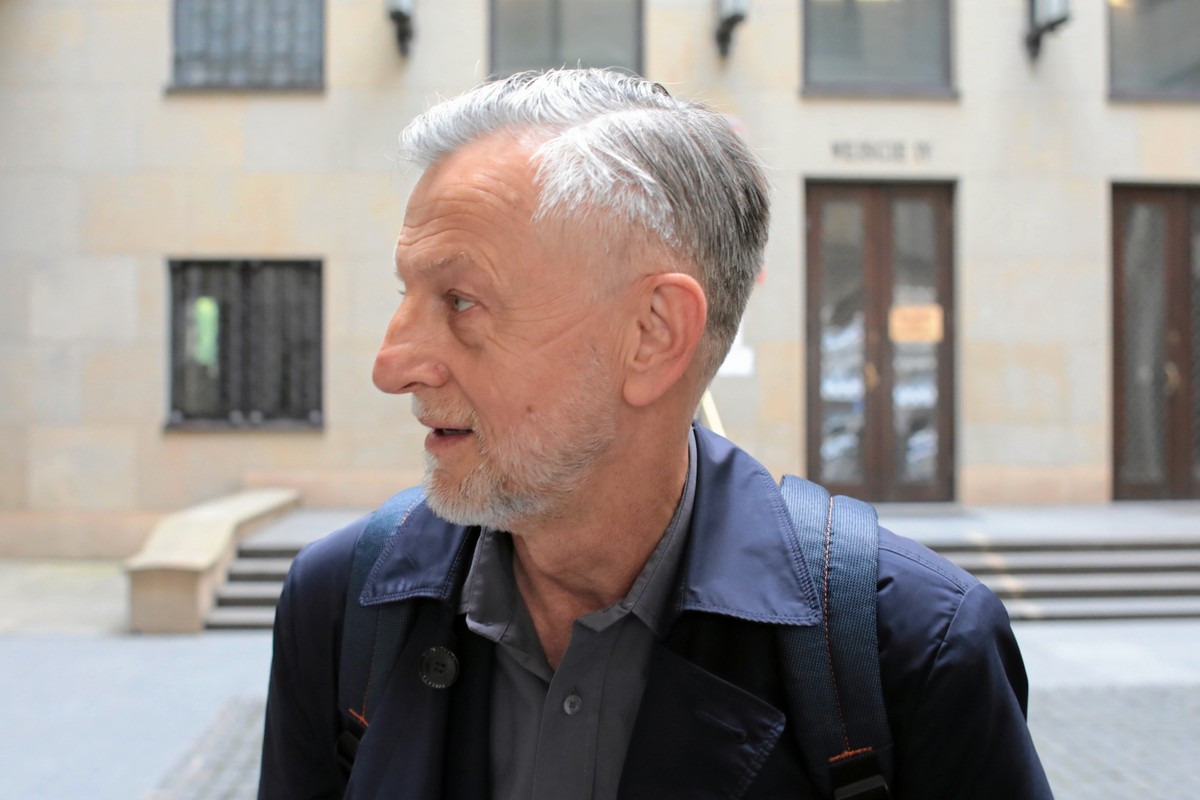 24.08.2021 Warszawa , aleja '' Solidarnosci ''. Sad Okregowy . Andrzej Zybertowicz podczas rozprawy w procesie , ktory opozycjonisci z czasu PRL wytoczyli Andrzejowi Zybertowiczowi za jego stwierdzenie , ze '' przy Okraglym Stole spotkali sie komunisci i ich agenci ''. Fot. Slawomir Kaminski / Agencja Gazeta
