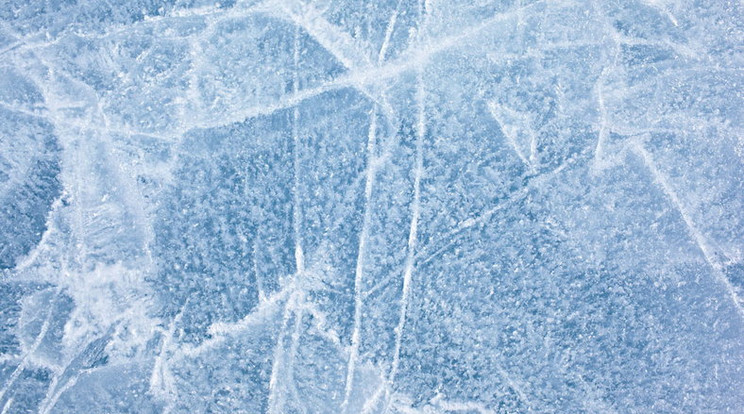 A jégvastagság még nem érte el a 10 centimétert, ami biztonságos lenne a korcsolyázáshoz /Illusztráció: Northfoto