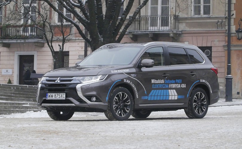 Mitsubishi outlander PHEV 2016