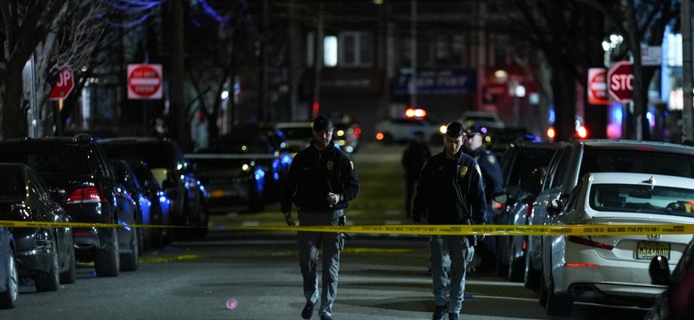 Strzelanina przed klubem nocnym. W środku trwała impreza na cześć zabitego gangstera