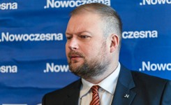 'Kaczyński skierował do wyborów w Warszawie ostatnie barachło'. Politycy wytoczyli ciężkie działa