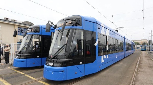 Komunikacja miejska w Krakowie codziennie zapewnia ok. miliona przewozów. Rocznie korzysta z niej 375 mln podróżujących.