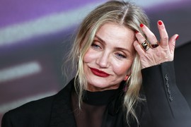 Kameron Dijaz prvi put POKAZALA SINA: Dobila ga u 52. i dala mu NEOBIČNO IME - u Srbiji se tako zove jedna torta