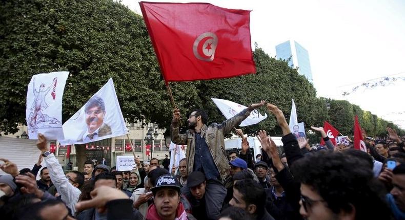 Unemployed graduates shout slogans during a demonstration to demand the government provide job opportunities on Habib Bourguiba Avenue in Tunis, Tunisia January 20, 2016. REUTERS/Zoubeir Souissi