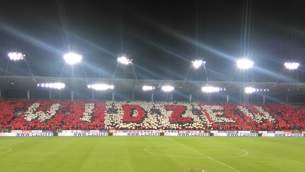 Kibice łódzkiego klubu właśnie po raz trzeci pobili rekord Polski, jeśli chodzi o ilość sprzedanych karnetów. Teraz jednak dokonali rzeczy, która dotąd w żadnym klubie się nie zdarzyła - wykupili wszystkie dostępne na stadionie miejsca.