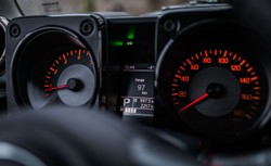 Toyota i Suzuki zaskakują. Które samochody tracą najmniej na wartości?