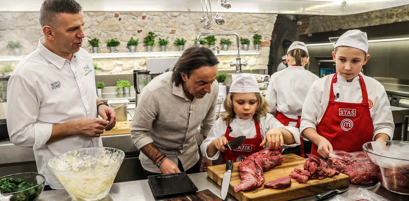 "MasterChef Junior". Dzieciaki gotują dla swoich rodziców! W kuchni panowała nerwowa atmosfera... WIDEO