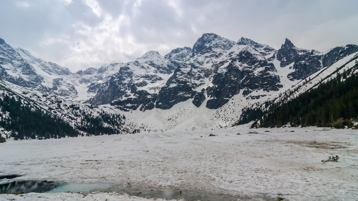 Powrót zimy w Zakopanem. TPN ostrzega przed trudnymi warunkami w górach