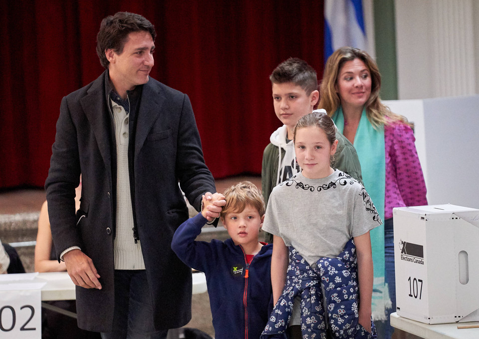 Justin Trudeau i Sophie Gregoire z dziećmi w 2019 r.