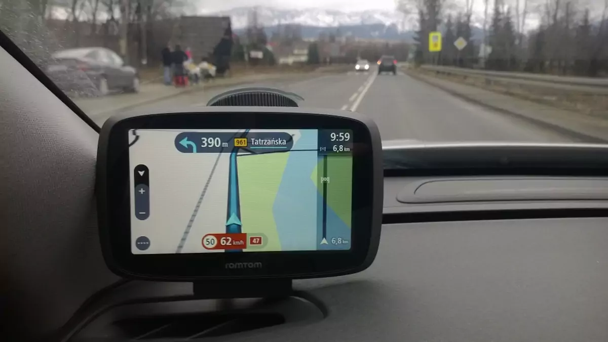 Na Podhalu TomTom dobrze radził sobie z lokalnymi utrudnieniami. Szczególnie podczas noworocznych powrotów z Tatr nawigacja z HD Traffic prowadziła bardzo sensownie.