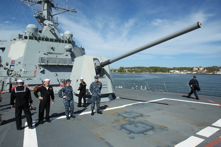 Jednostka rozwija prędkość ponad 30 węzłów.  <br><br>fot. (mgo) PAP/Piotr Wittman