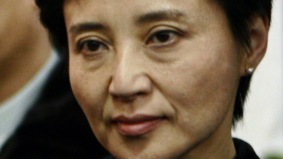 W Chinach rusza głośny proces żony funkcjonariusza partyjnego Bo Xilai, oskarżonej o morderstwo. Grozi jej kara śmierci. Przywódcy Chińskiej Partii Komunistycznej chcą jak najszybciej zamknąć sprawę, która przyciągnęła uwagę całego świata.
