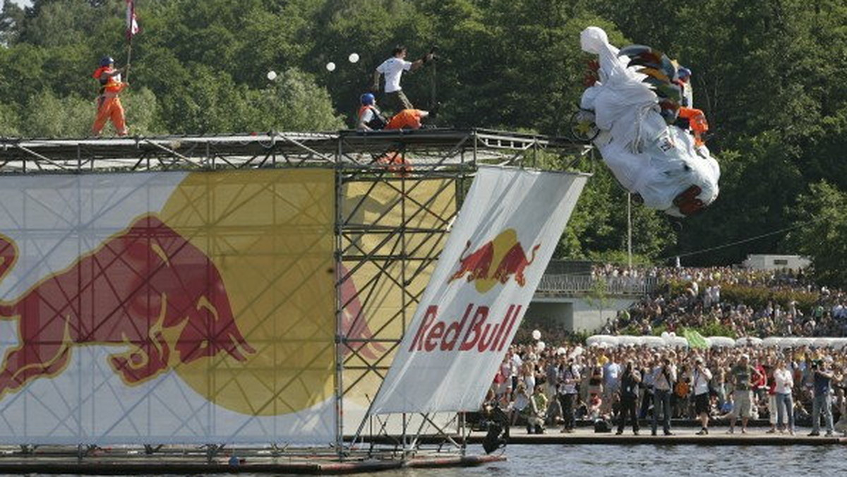 Latająca Kotwica z województwa warmińsko-mazurskiego powalczy o wygraną podczas 5. Konkursu Lotów Red Bull. Wielki finał już 16 sierpnia w Gdyni. Wstęp wolny!