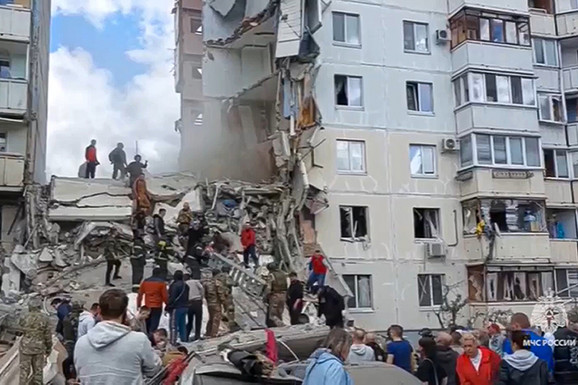 UKRAJINA RAKETIRALA BELGOROD Rusija: Urušilo se deset spratova zgrade, najmanje sedmoro mrtvih u napadu (FOTO, VIDEO)
