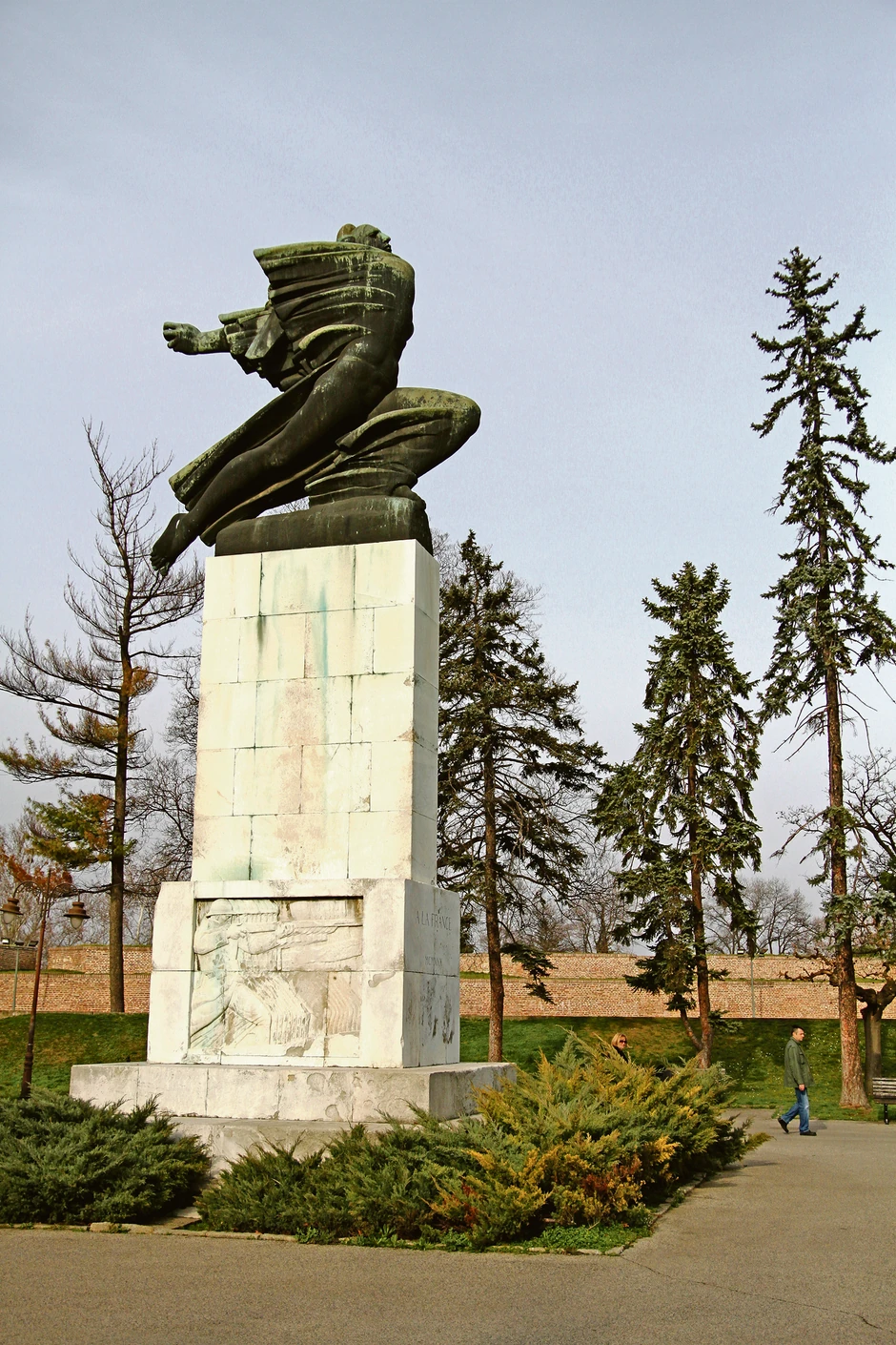 Spomenik glorifikuje nacionalni duh Francuske: dinamizam, vođstvo, hrabrost, veru