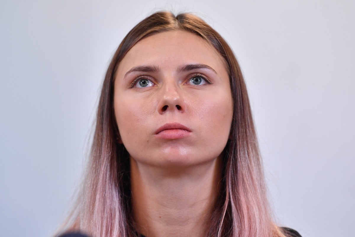 Kryscina Cimanouska, biegaczka z Białorusi, dotarła do Warszawy - Polityka - Vimarsana News