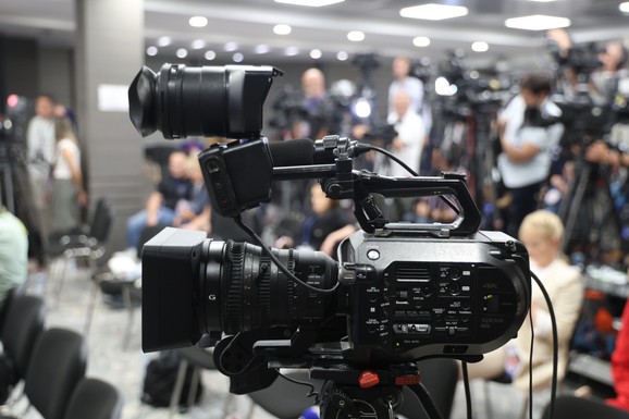 Ministarstvo informisanja i telekomunikacija: Najoštrije osuđujemo svaki vid fizičkih i verbalnih napada na novinare