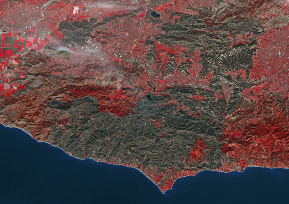 Mapa stworzona na podstawie danych satelitarnych pokazująca rozmiar pożaru na północ od Malibu z listopada 2018 roku