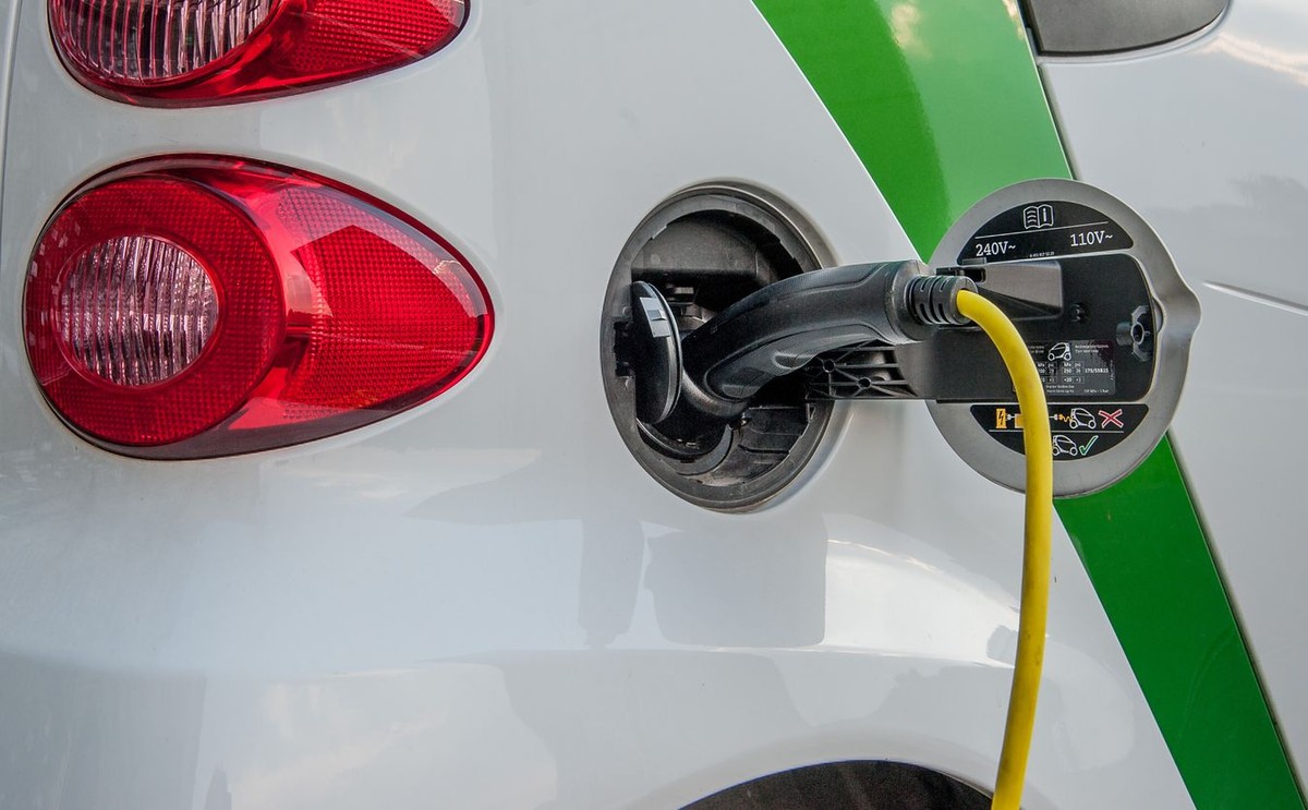 Samochód elektryczny w leasingu nie dostanie dopłaty. Branża wrze