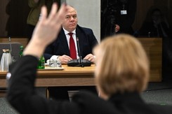 Kto podjął decyzję? Kto podpisał umowę? Sasin przed komisją śledczą ds. 'wyborów kopertowych'