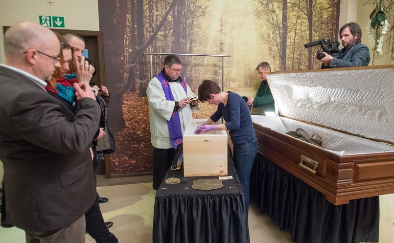 Szczątki majora Zygmunt Szendzielarza "Łupaszki" złożono w trumnie