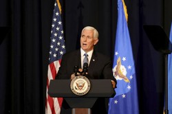 Pence apeluje do Trumpa. "Nadszedł czas na wznowienie wsparcia dla Ukrainy"