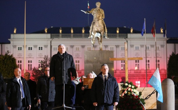 Prezes PiS Jarosław Kaczyński na miesięcznicy smoleńskiej