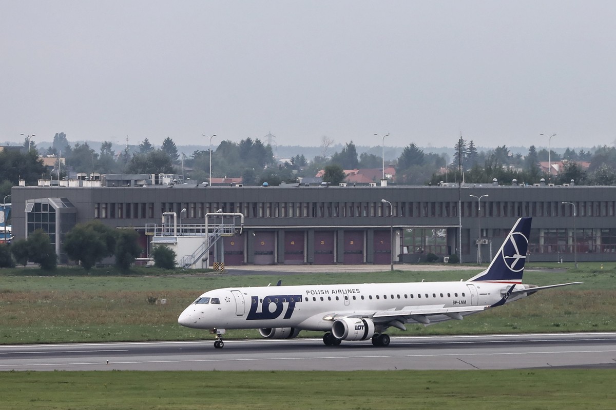 samolot z ewakuowanymi