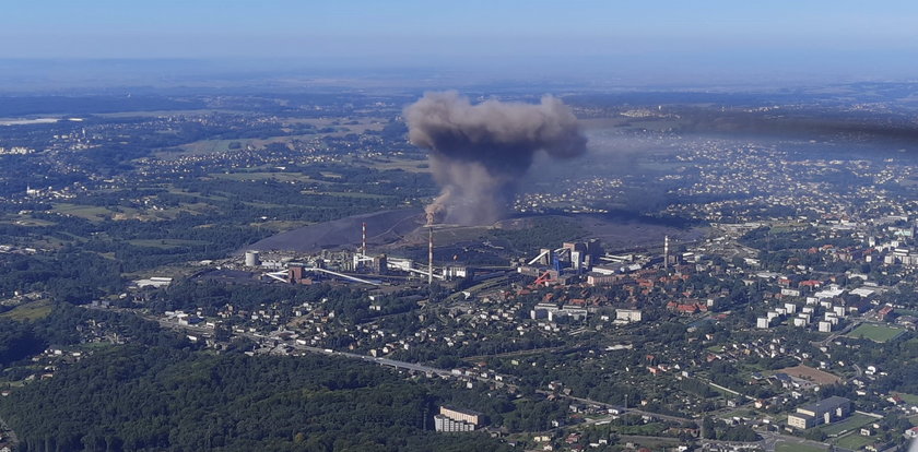 Olbrzymia chmura nad Radlinem. Pył pokrył wszystko w promieniu kilku kilometrów [ZDJĘCIA]