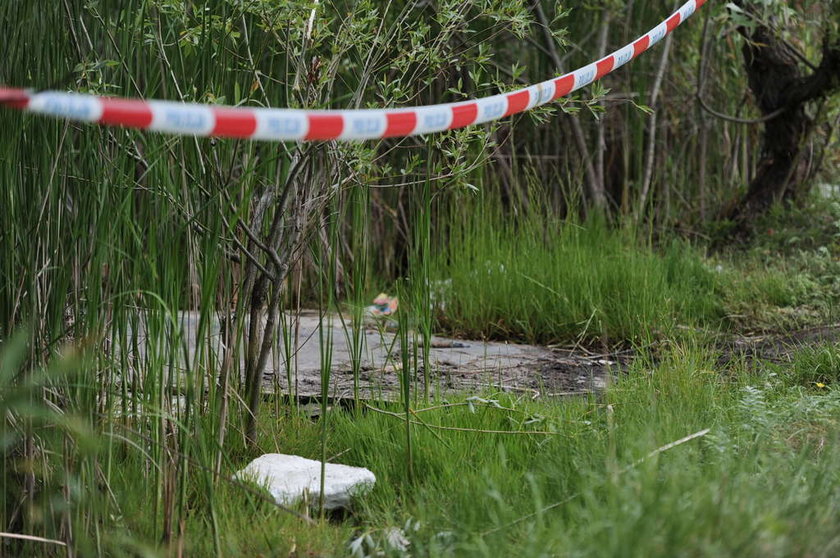 Topielec w stawie na ulicy Połczyńskiej w Warszawie