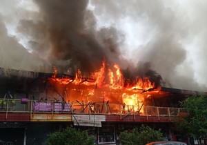 Ogroman požar u tržnom centru na Novom Beogradu