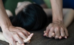 Łódź: Trzech mężczyzn odpowie za brutalny gwałt na 26-letniej kobiecie. Ofiara zmarła w szpitalu