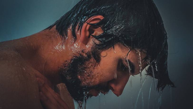 Erfrischend und sportlich: Die besten Duschgels für Männer im Vergleich