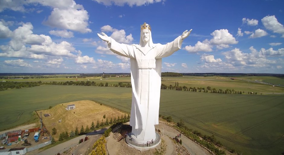 Figura Jezusa Chrystusa Króla Wszechświata w Świebodzinie