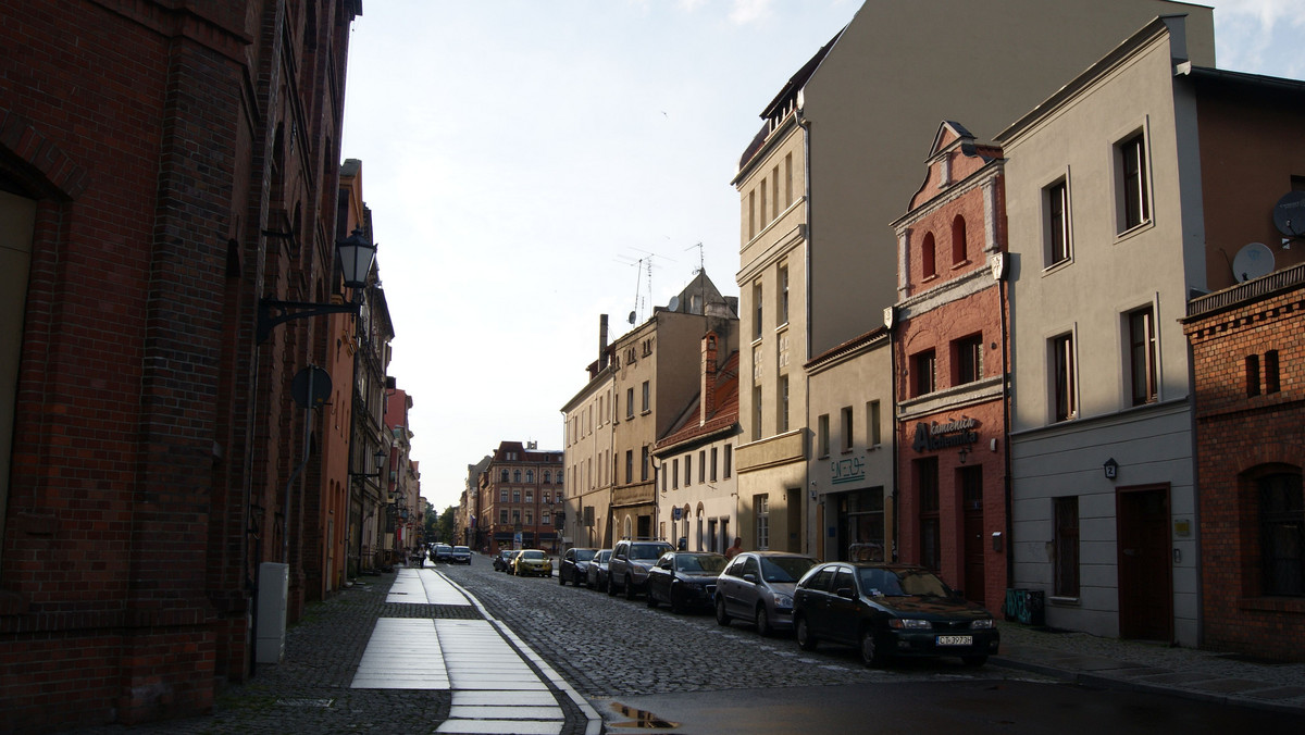 Po wybuchu afery parkingowej w grodzie Kopernika radni podjęli uchwałę dotyczącą zwolnień od opłat w Strefie Płatnego Parkowania. W uzasadnionych przypadkach zwalniani od nich będą m.in. urzędnicy, prokuratorzy, dziennikarze i strażnicy miejscy.