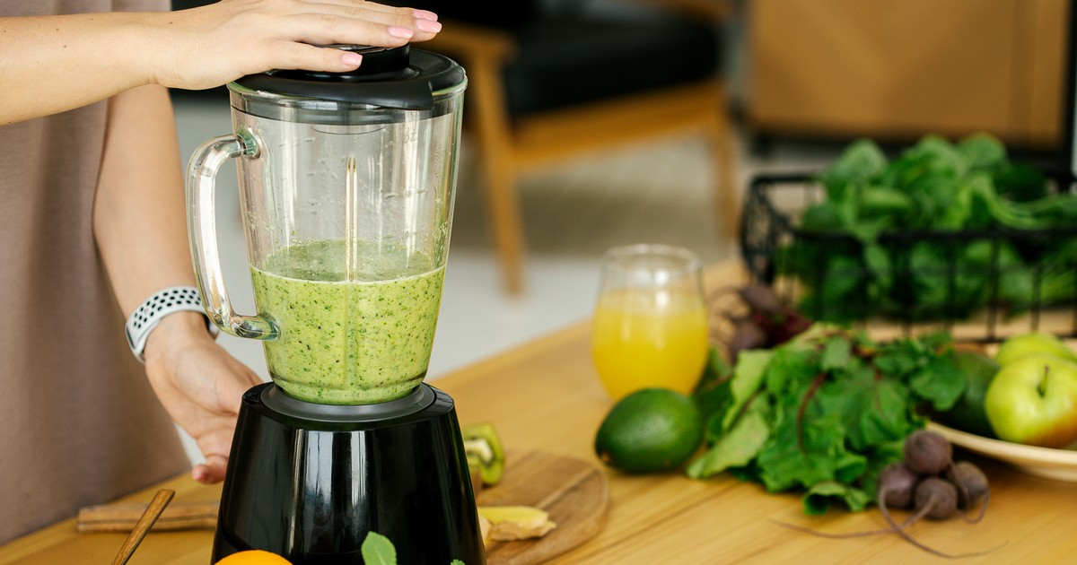 Sezon na świeże warzywa i owoce. Te nowoczesne blendery kielichowe pozwolą przygotować idealne koktajle, smoothies i zupy