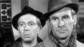 To był pierwszy polski serial kryminalny. Za kamerą stanął późniejszy guru polskiej komedii