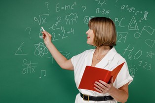 MEN nie przejmie wypłat pensji nauczycieli. Wiceminister Kiepura: „Centralizacja zaszkodzi wszystkim”