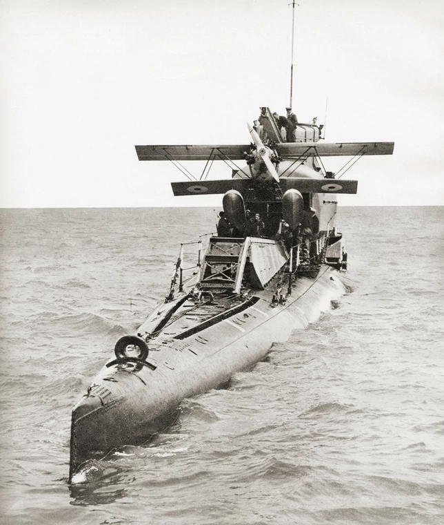 Okręt podwodny klasy M ze składanym samolotem zwiadowczym