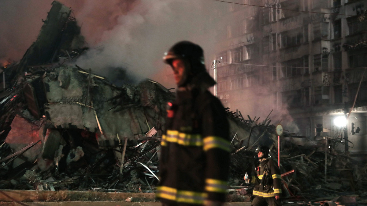 epa06703832 - BRAZIL FIRE (At least one dead in building collapse after a fire in Sao Paulo)