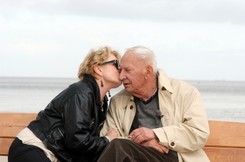 Byli razem 35 lat. Znajomi chcieli wybić z głowy aktorce małżeństwo z gwiazdorem