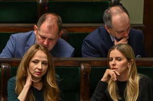 Babciowe na wokandzie. W Sejmie debata o "Aktywnym rodzicu". Kto za, kto przeciw?