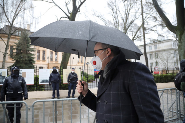 Adam Bodnar i policja przed Trybunałem Konstytucyjnym