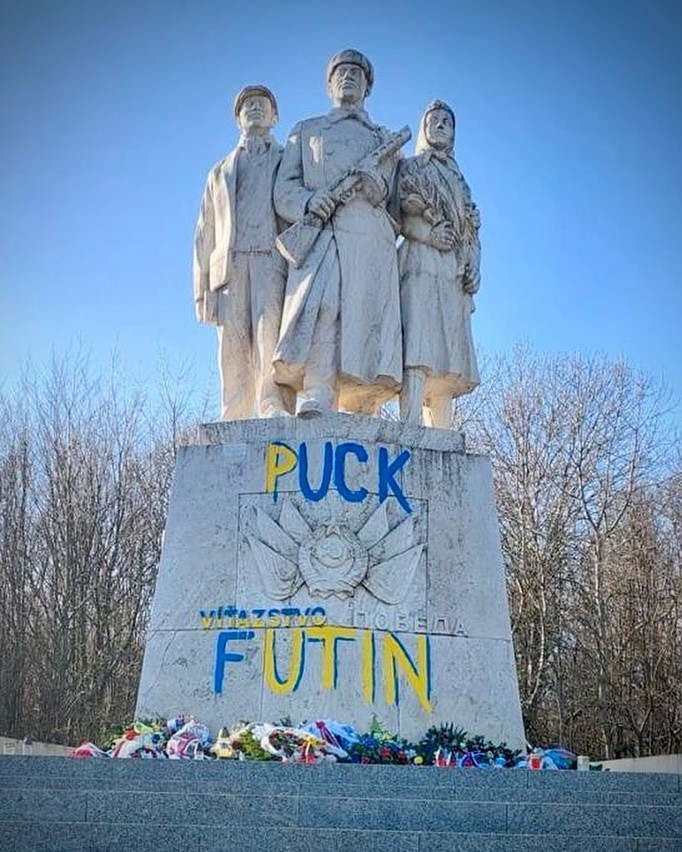 Matúš Šutaj Eštok zverejnil fotku pamätníka.