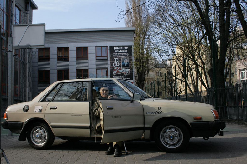 Kapitan Janusz Walędzik i jego Subaru 