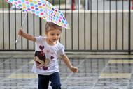dziecko, deszcz, parasol