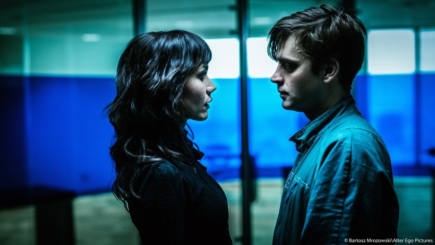 Olga Bołądź oraz Piotr Polak w filmie 'Człowiek z magicznym pudełkiem'; fot. Bartosz Mrozowski/Alter Ego Pictures