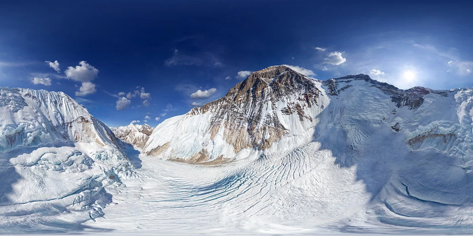 Da bi snimio ovu panoramu Mont Everesta, Ivan Roslijakov se popeo na visinu od 7.100 metara (FOTO: AirPano.com)