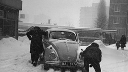 Młodzi nie mają szans. Trudny quiz o zimach w PRL-u