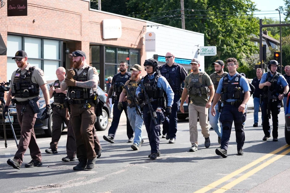 Pucnjava u katoličkoj školi u Mineapolisu